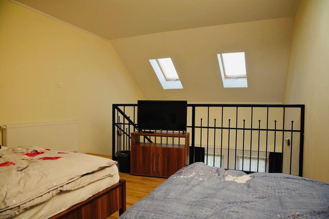 Viktor Vendeghaz Es Apartmanhaz Baktaloranthaza Exteriér fotografie