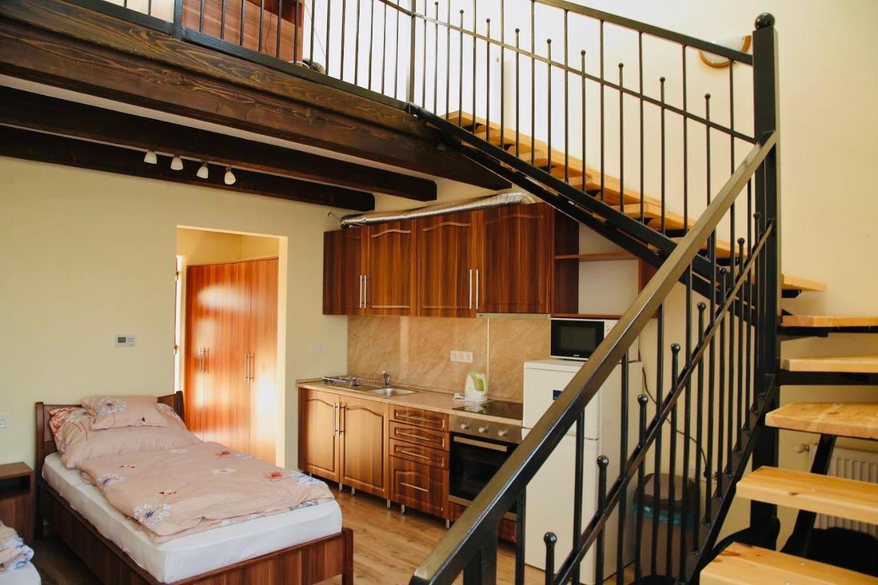 Viktor Vendeghaz Es Apartmanhaz Baktaloranthaza Exteriér fotografie
