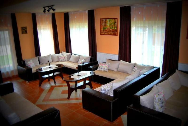 Viktor Vendeghaz Es Apartmanhaz Baktaloranthaza Exteriér fotografie