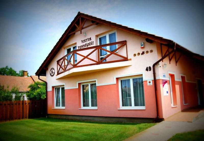 Viktor Vendeghaz Es Apartmanhaz Baktaloranthaza Exteriér fotografie