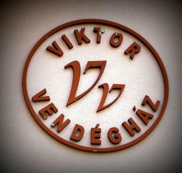 Viktor Vendeghaz Es Apartmanhaz Baktaloranthaza Exteriér fotografie